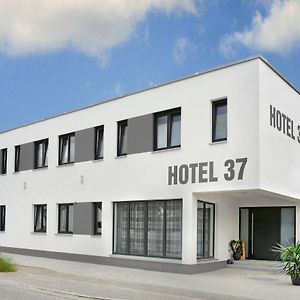 Hotel 37